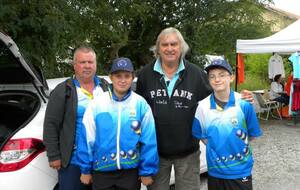 Louise Andrieux et Léo Famchon au championnat de France à SOUSTONS avec leur coatch à Gauche didier WARINGHEM et au centre un invité pour la photo Jean marc FOYOT. merci Marco ! 